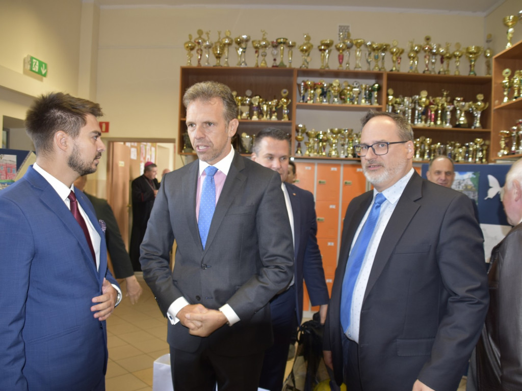 Wielki jubileusz Szkoły Podstawowej w Guzowie