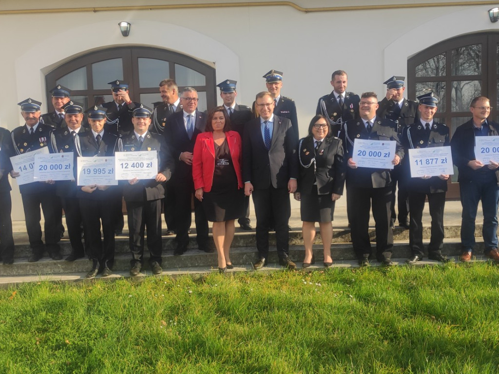 Pieniądze na gotowość bojową i strażacką młodzież