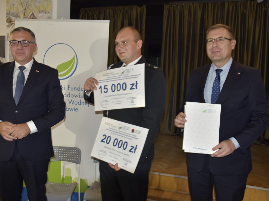 Pieniądze na gotowość bojową i strażacką młodzież