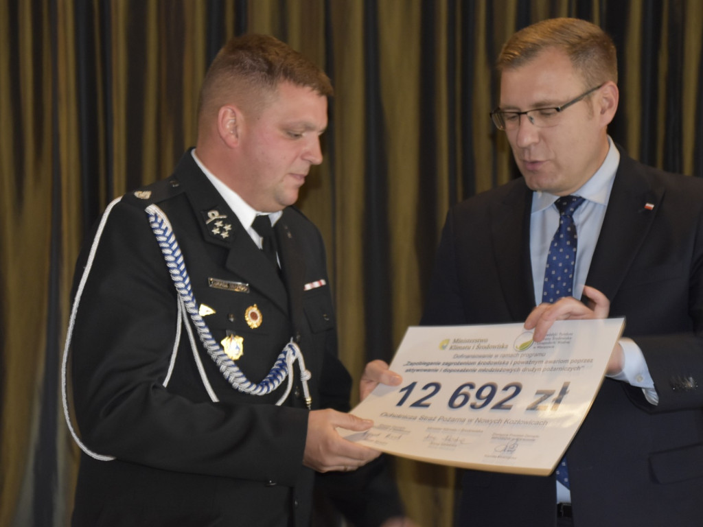 Pieniądze na gotowość bojową i strażacką młodzież