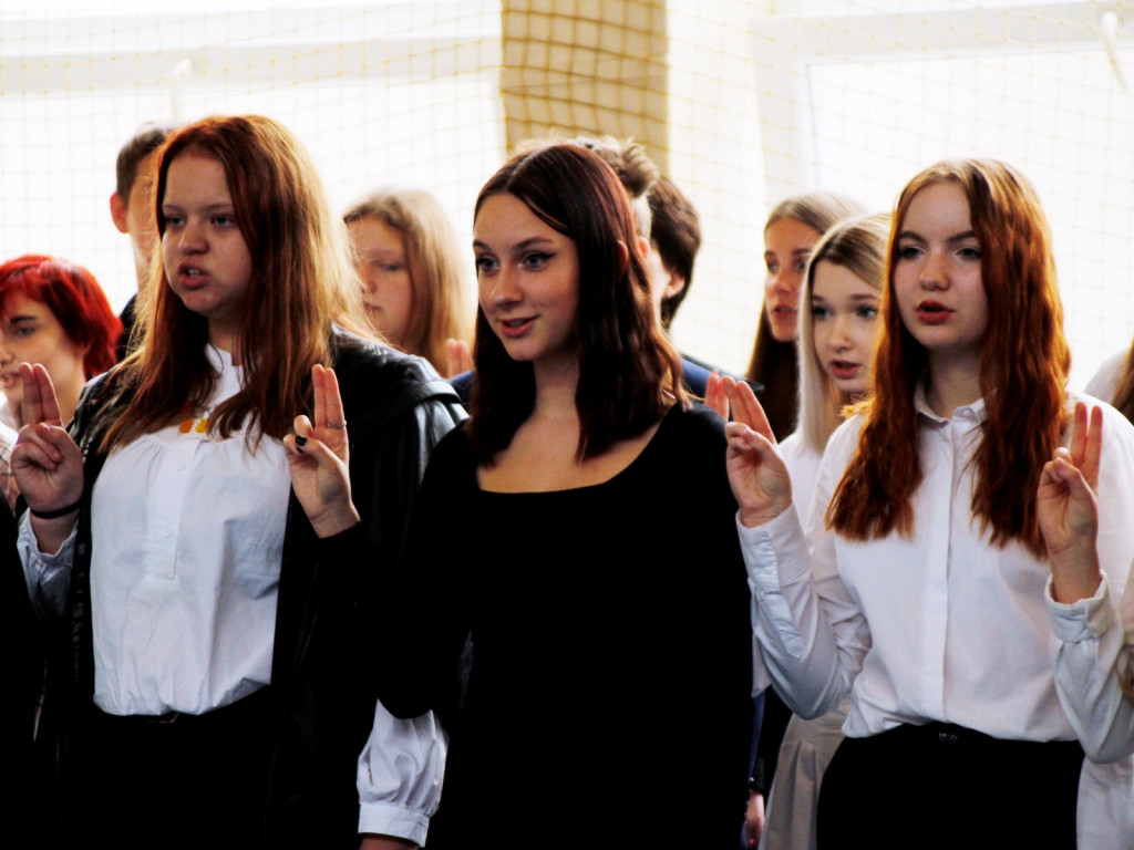 Pasowanie nowych uczniów we Włókienniku