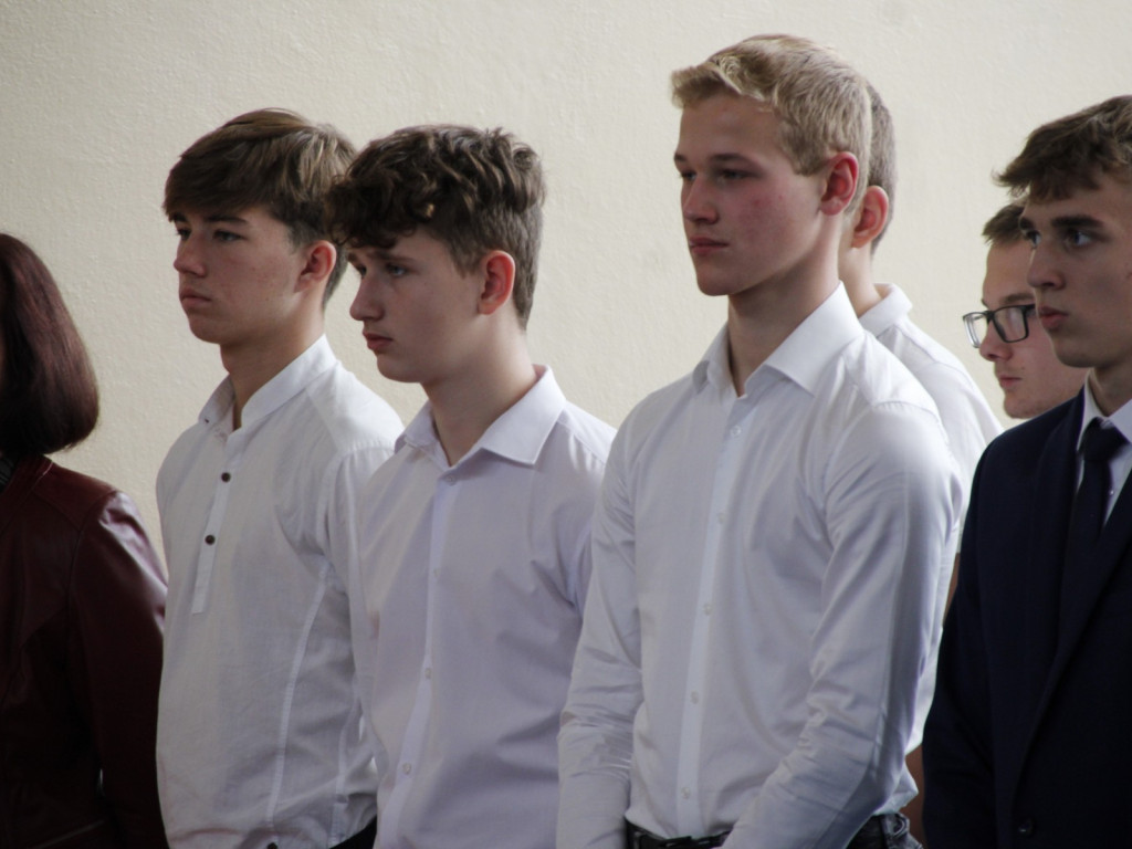 Pasowanie nowych uczniów we Włókienniku