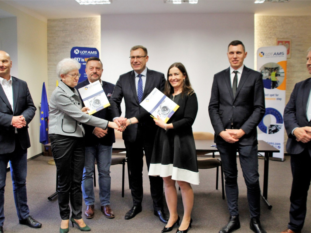 Współpraca Elektryka ze Spółką LOT