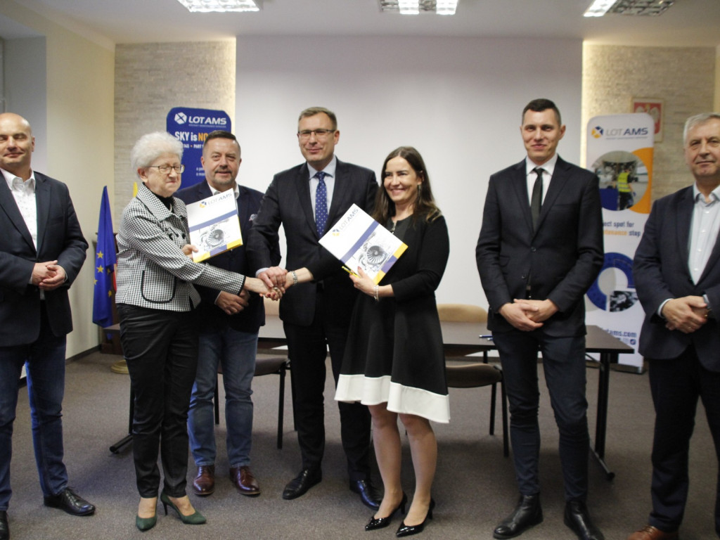 Współpraca Elektryka ze Spółką LOT