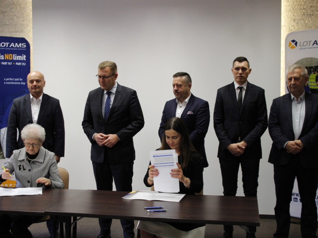Współpraca Elektryka ze Spółką LOT