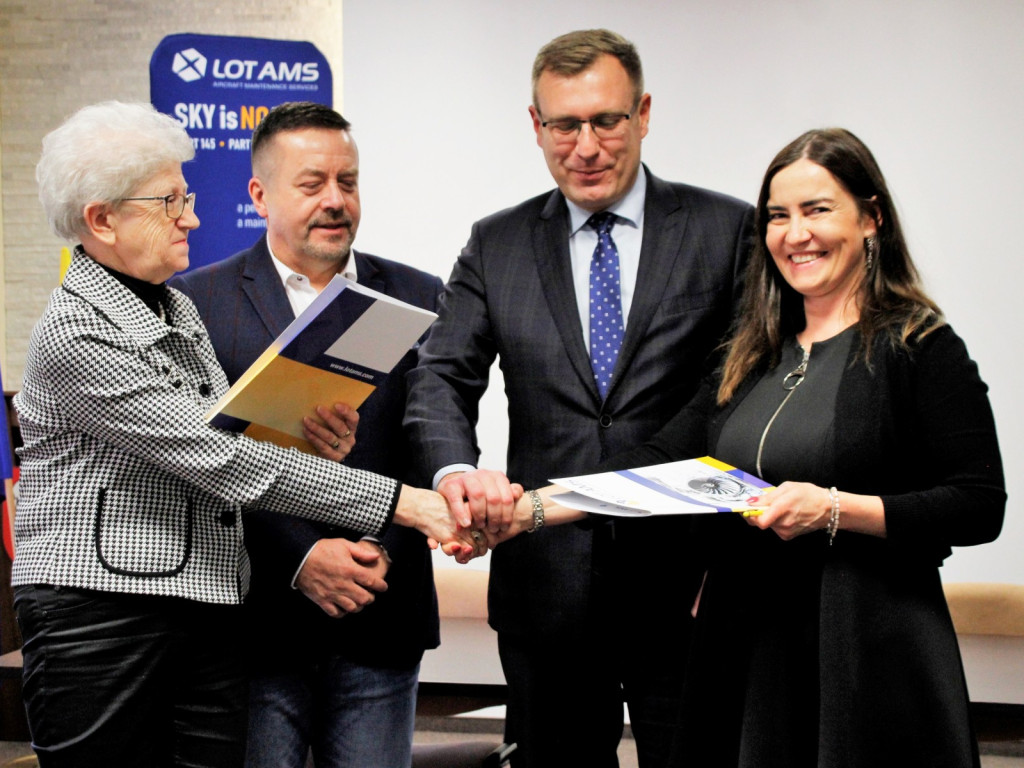 Współpraca Elektryka ze Spółką LOT