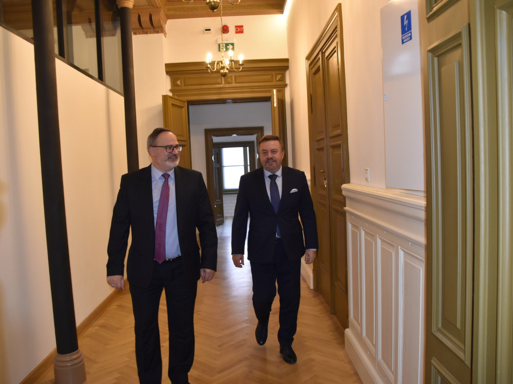 <strong>W Żyrardowie pojawiła się tajemnicza cyfra - 283</strong>