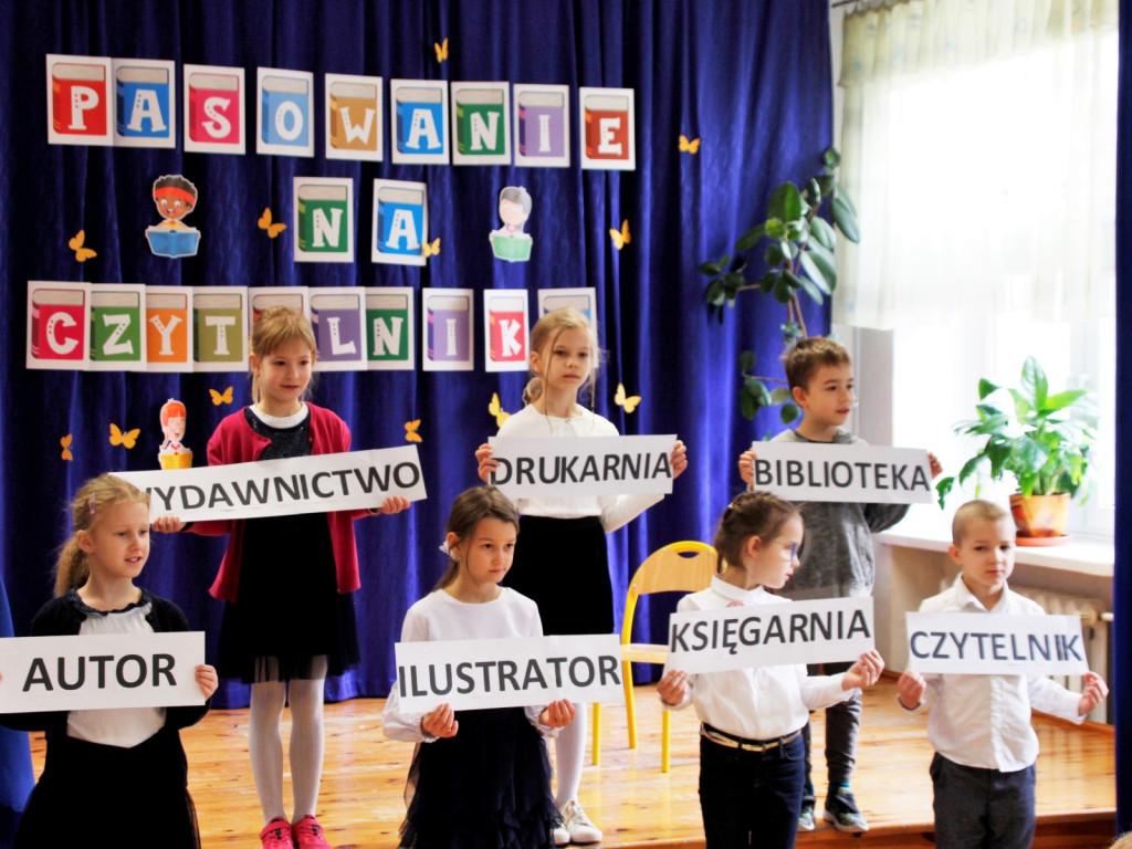 Pasowanie na czytelnika w Szóstce