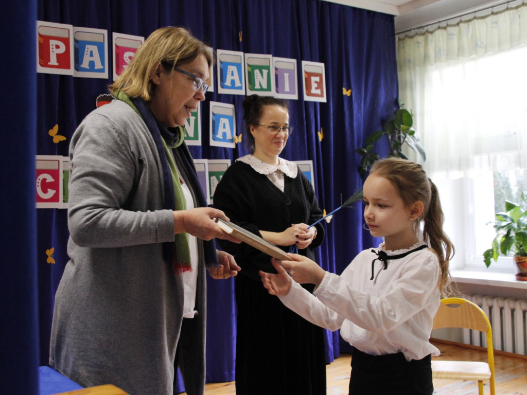 Pasowanie na czytelnika w Szóstce