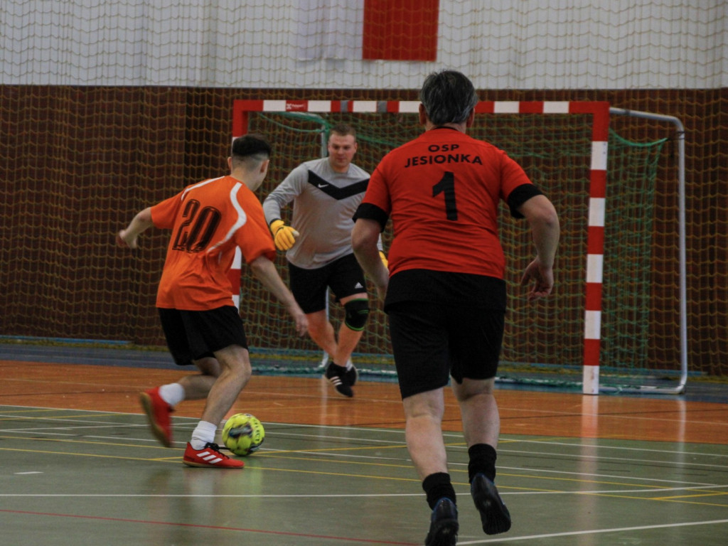 Strażacka rywalizacja - tym razem na boisku