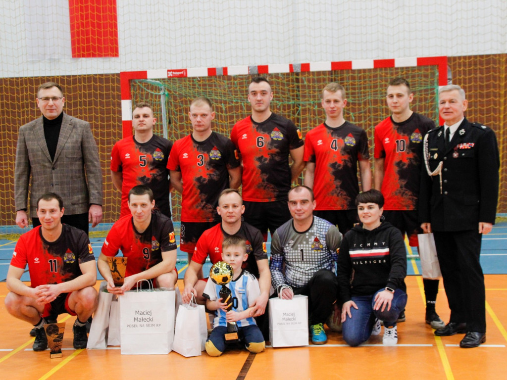 Strażacka rywalizacja - tym razem na boisku
