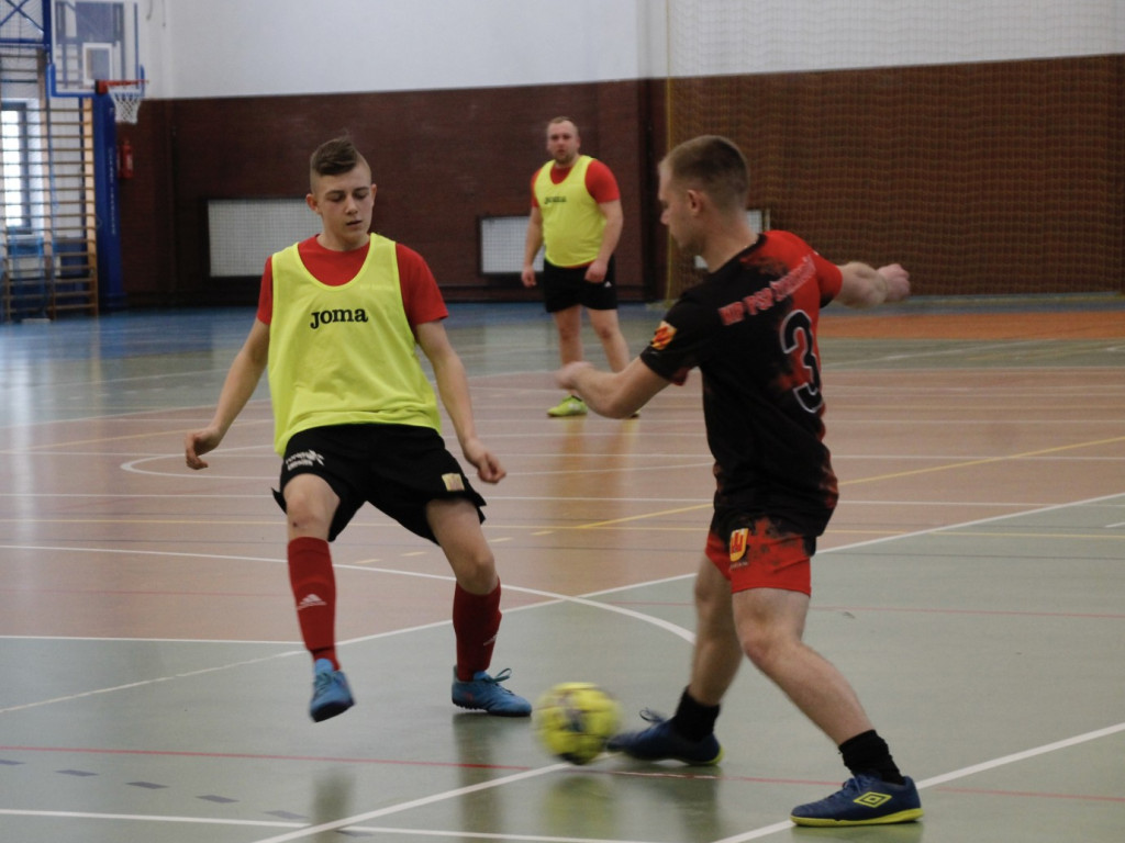 Strażacka rywalizacja - tym razem na boisku