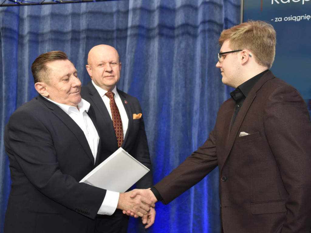 <strong>Uhonorowano stu młodych i ambitnych mszczonowian</strong>