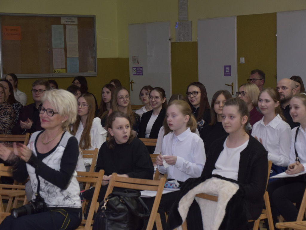 <strong>Uhonorowano stu młodych i ambitnych mszczonowian</strong>