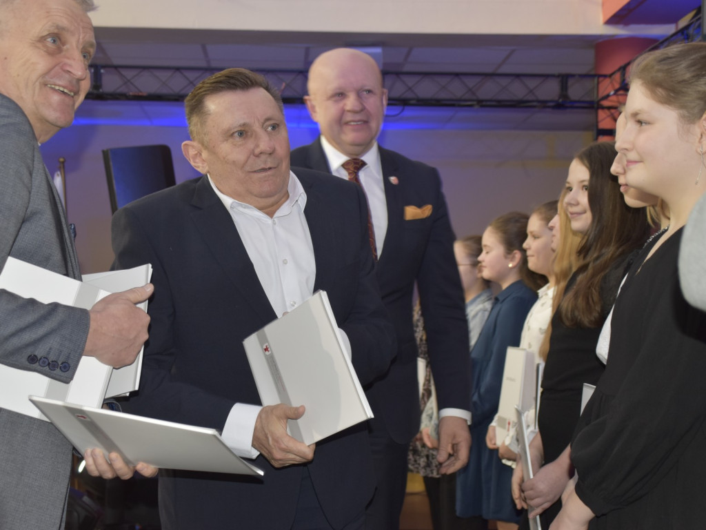 <strong>Uhonorowano stu młodych i ambitnych mszczonowian</strong>