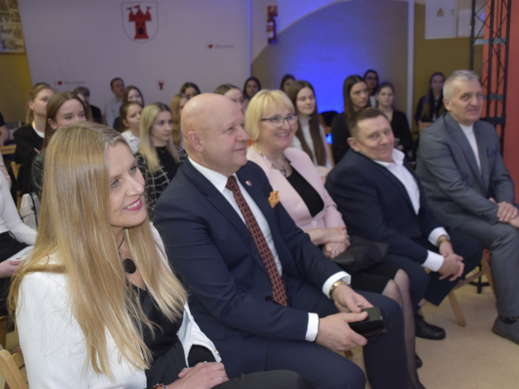<strong>Uhonorowano stu młodych i ambitnych mszczonowian</strong>
