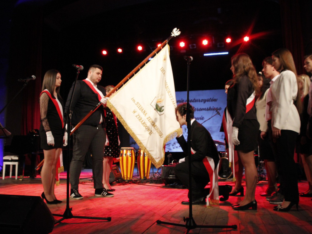 Kolejny rocznik maturzystów pożegnał mury Czerwoniaka