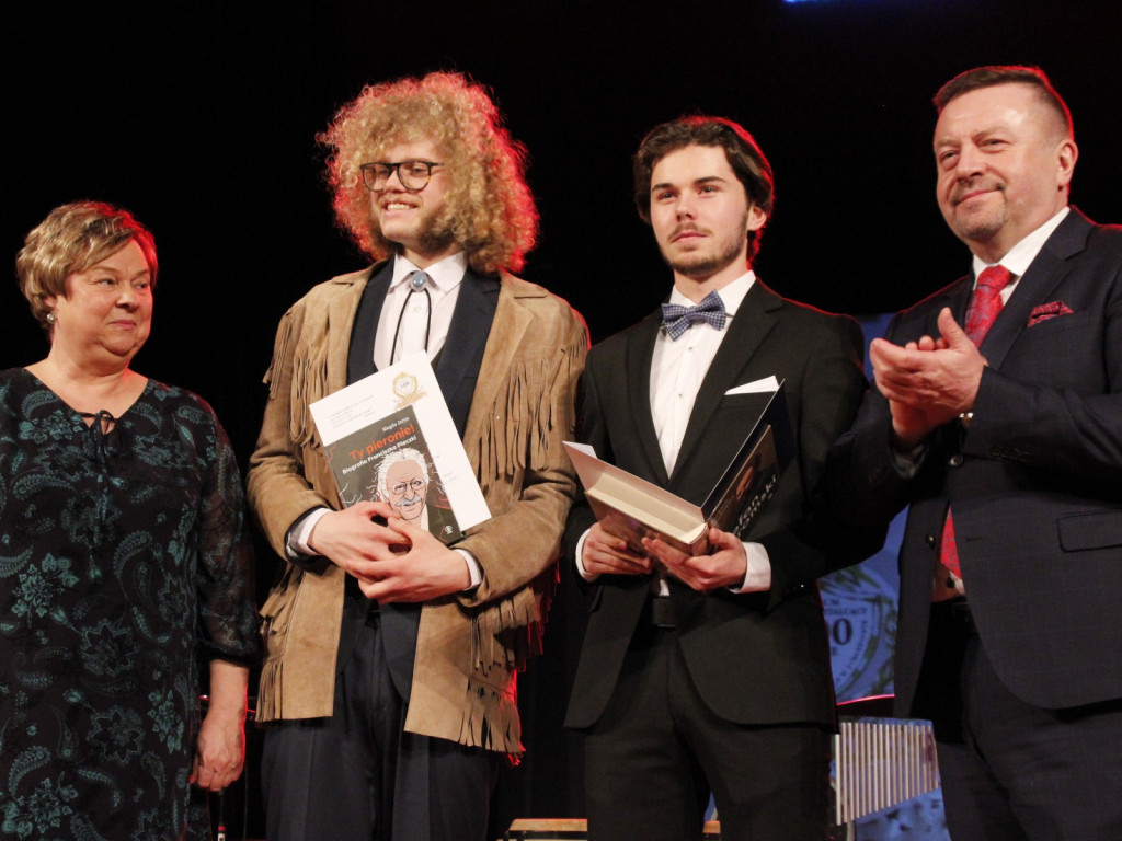 Kolejny rocznik maturzystów pożegnał mury Czerwoniaka