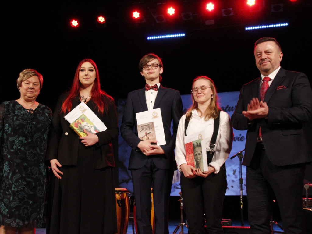 Kolejny rocznik maturzystów pożegnał mury Czerwoniaka