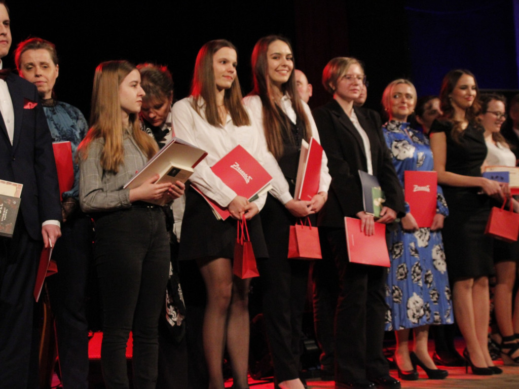 Kolejny rocznik maturzystów pożegnał mury Czerwoniaka