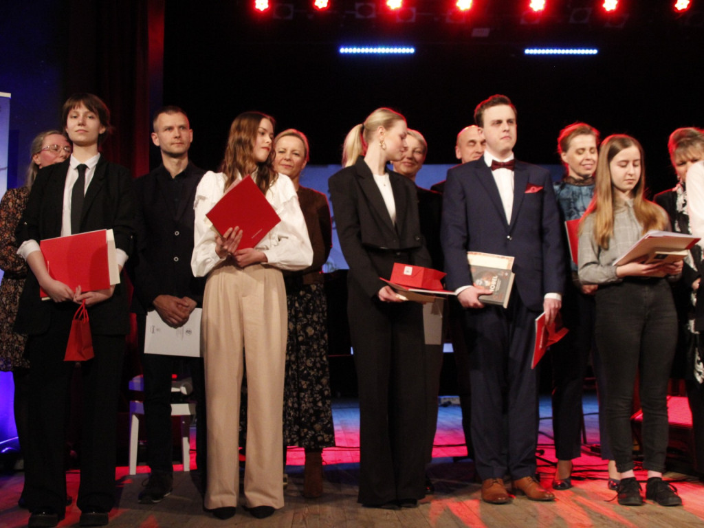 Kolejny rocznik maturzystów pożegnał mury Czerwoniaka