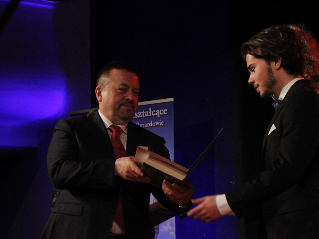 Kolejny rocznik maturzystów pożegnał mury Czerwoniaka