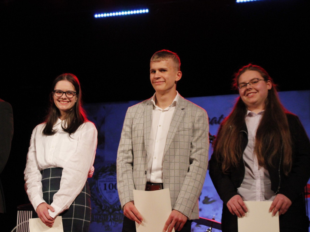 Kolejny rocznik maturzystów pożegnał mury Czerwoniaka