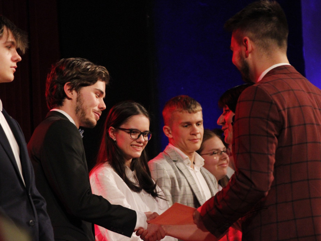 Kolejny rocznik maturzystów pożegnał mury Czerwoniaka