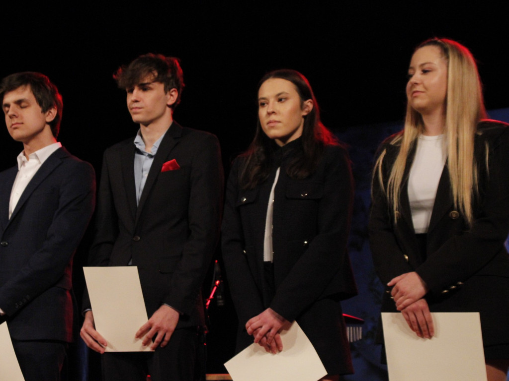 Kolejny rocznik maturzystów pożegnał mury Czerwoniaka