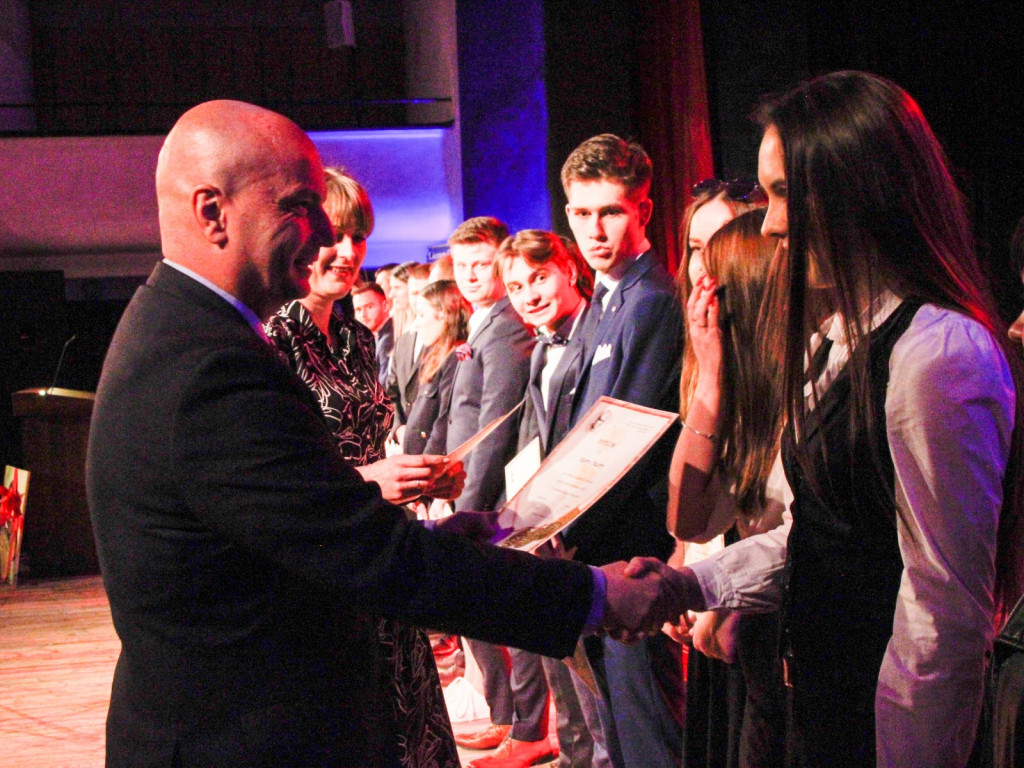 Kolejny rocznik maturzystów pożegnał mury Czerwoniaka