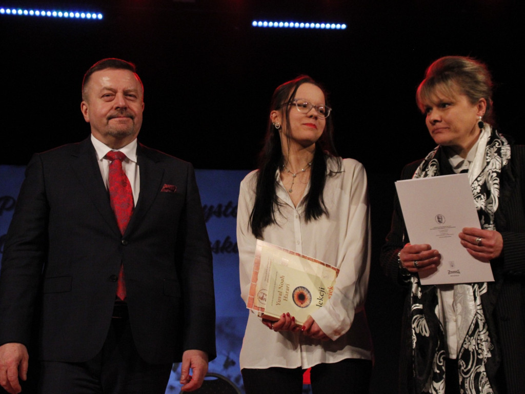 Kolejny rocznik maturzystów pożegnał mury Czerwoniaka