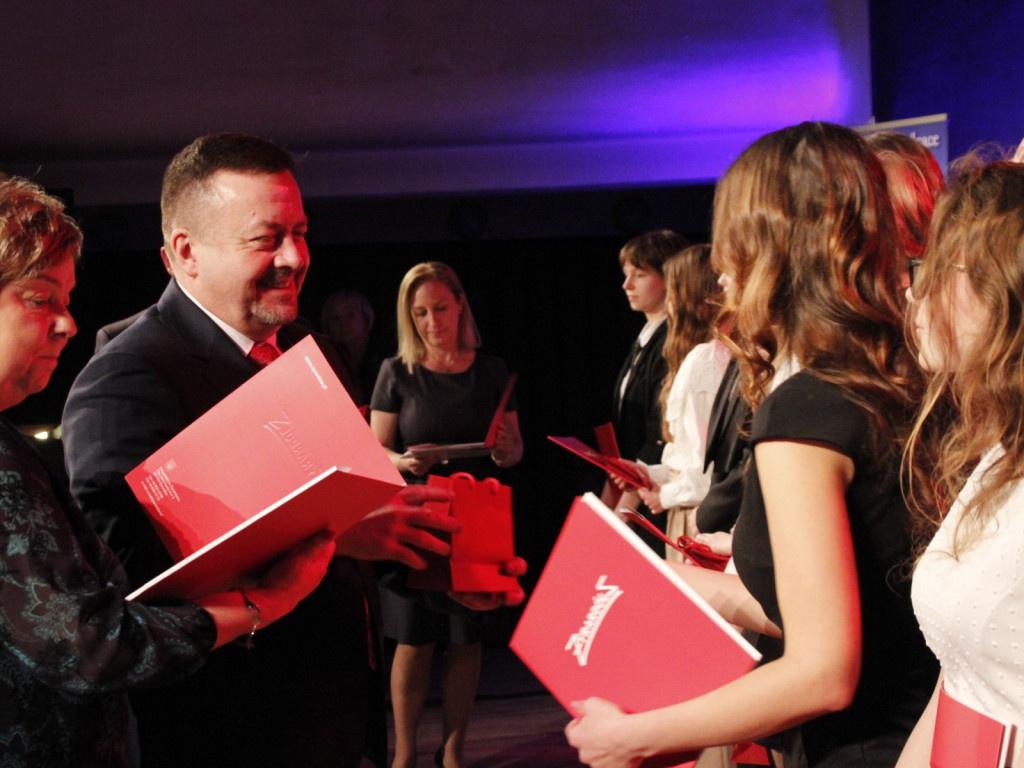 Kolejny rocznik maturzystów pożegnał mury Czerwoniaka