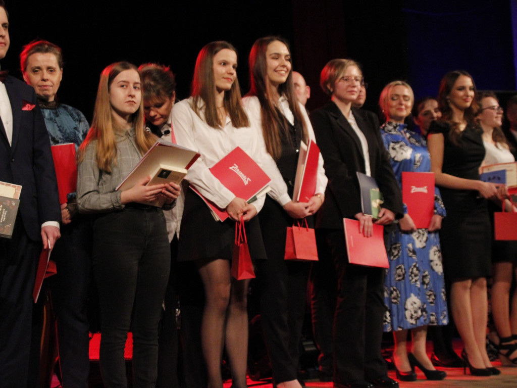 Kolejny rocznik maturzystów pożegnał mury Czerwoniaka