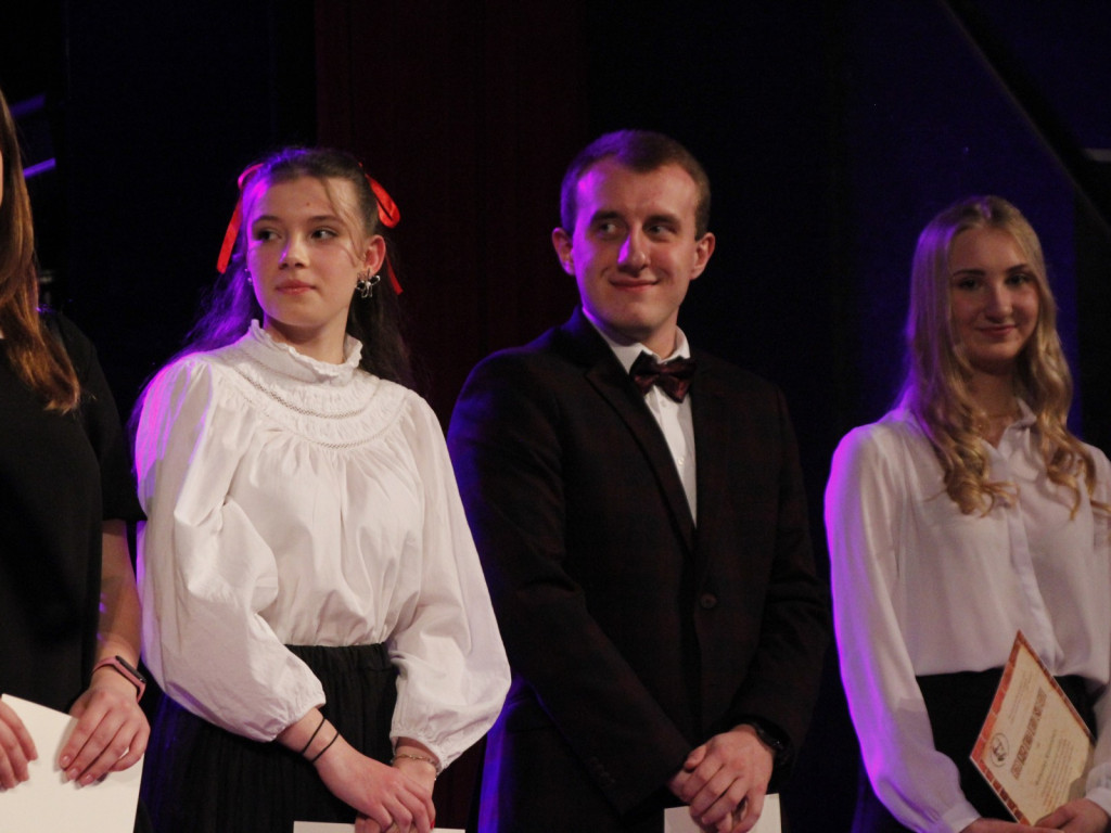 Kolejny rocznik maturzystów pożegnał mury Czerwoniaka