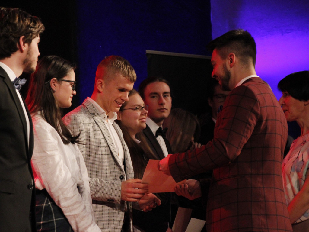 Kolejny rocznik maturzystów pożegnał mury Czerwoniaka