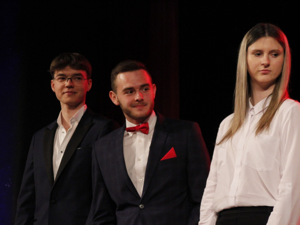 Kolejny rocznik maturzystów pożegnał mury Czerwoniaka