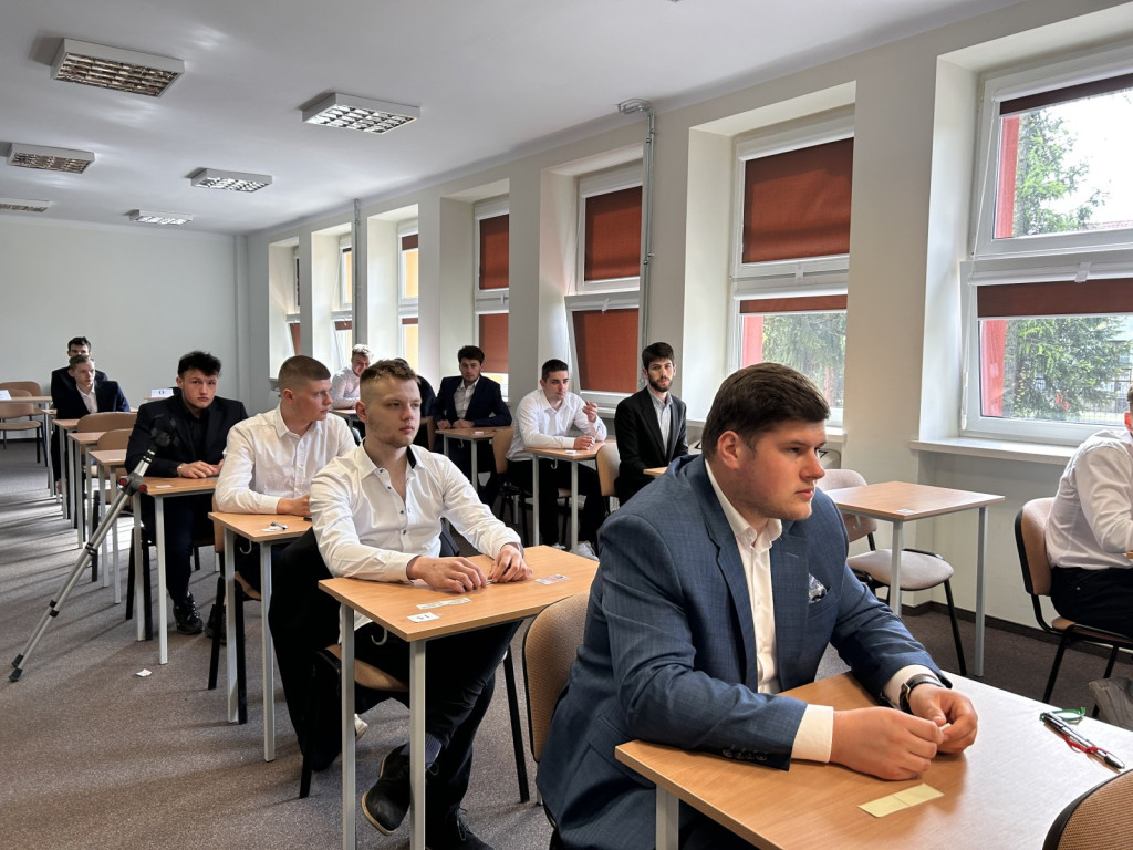 Maturzyści z Elektryka zdają egzamin dojrzałości