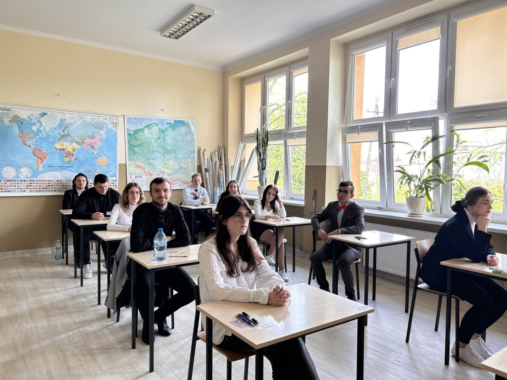 Maturzyści z Elektryka zdają egzamin dojrzałości