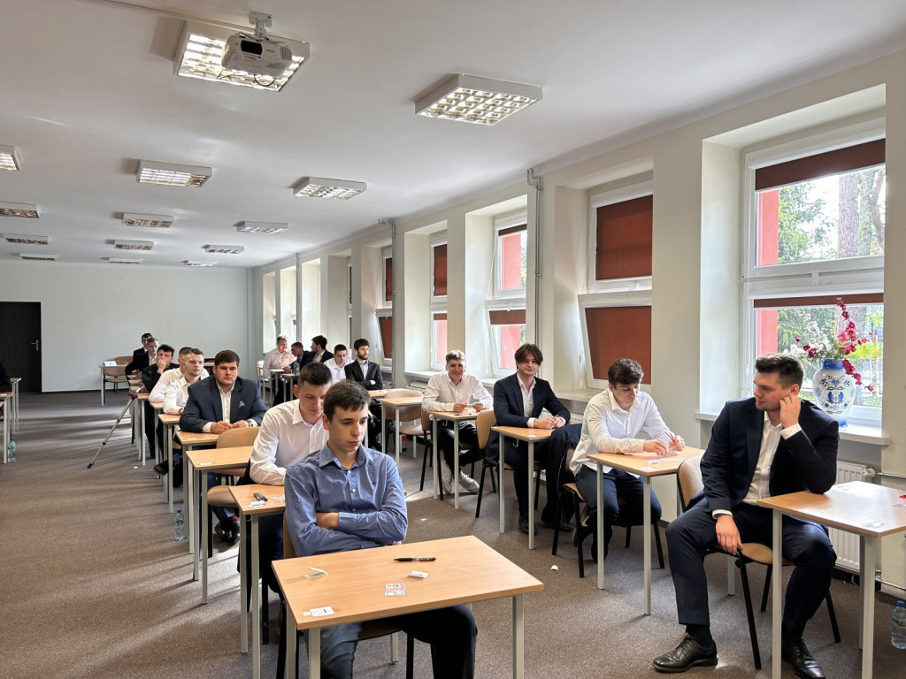 Maturzyści z Elektryka zdają egzamin dojrzałości
