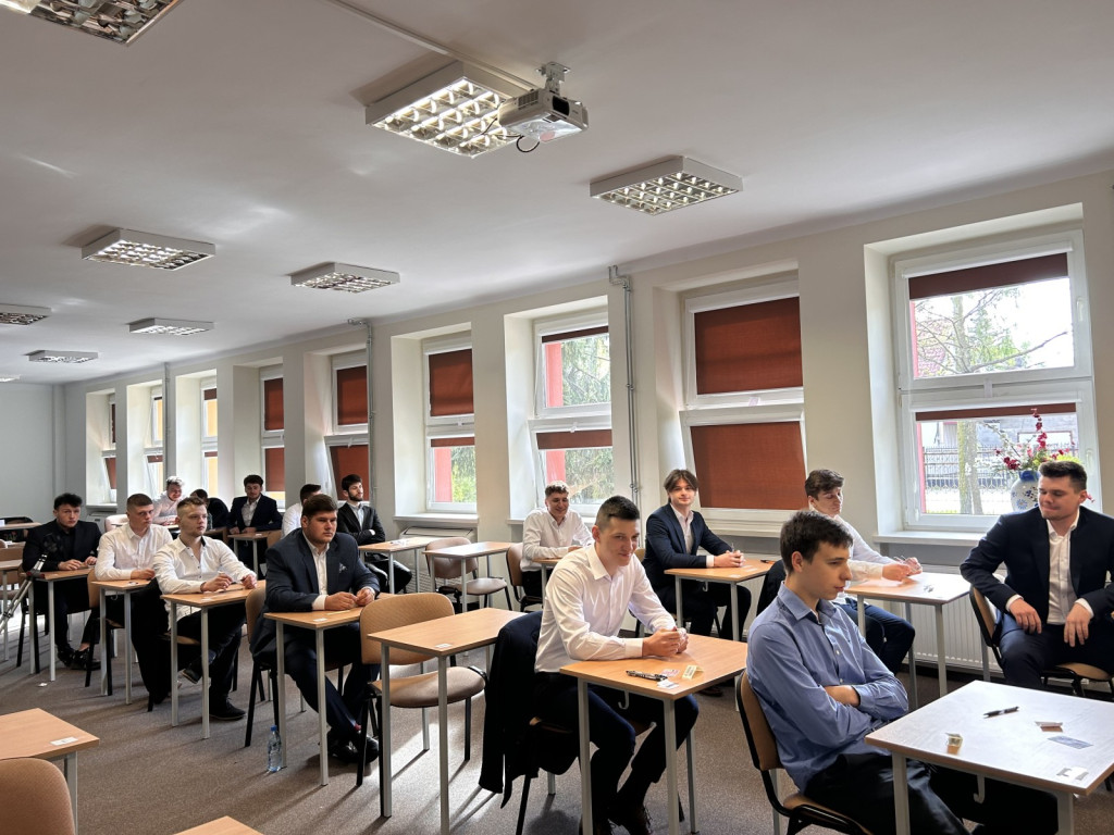 Maturzyści z Elektryka zdają egzamin dojrzałości