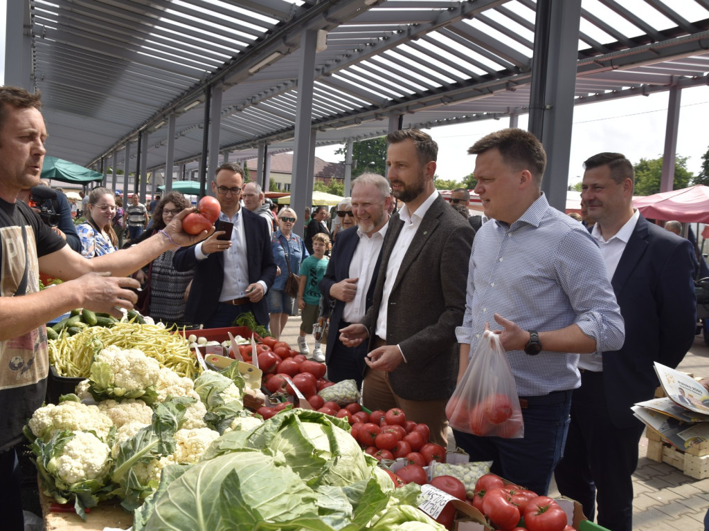 Przyjechali do Żyrardowa - na zakupy i... po głosy