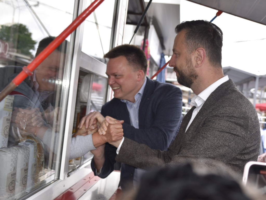 Przyjechali do Żyrardowa - na zakupy i... po głosy