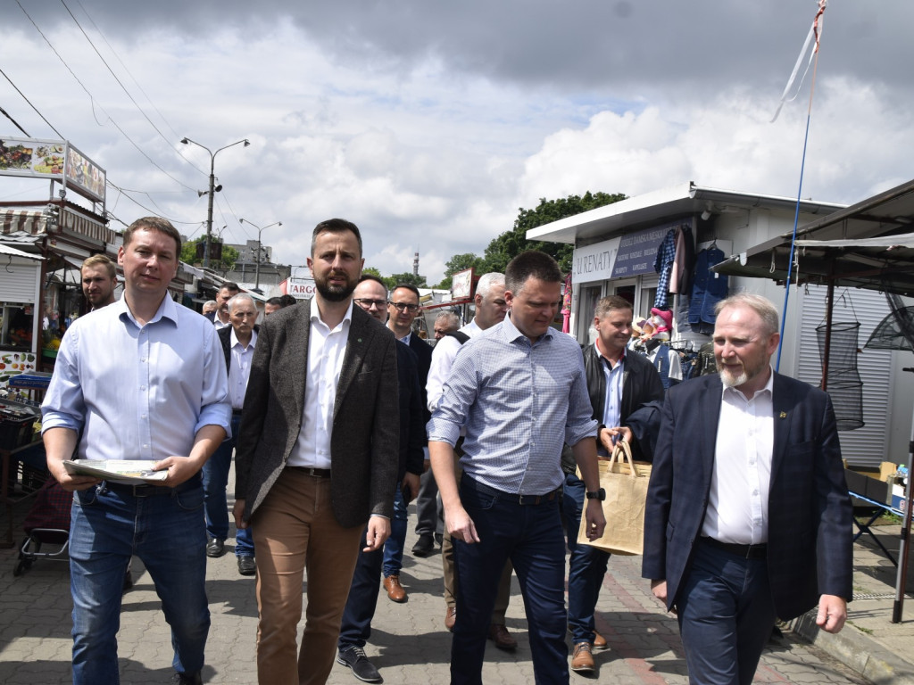 Przyjechali do Żyrardowa - na zakupy i... po głosy
