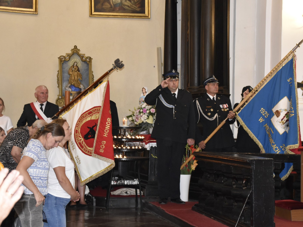 Hołd przed obrazem Matki Boskiej Powstańczej