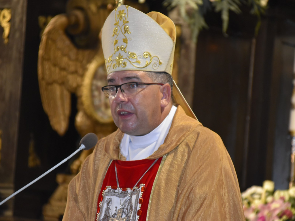 Hołd przed obrazem Matki Boskiej Powstańczej