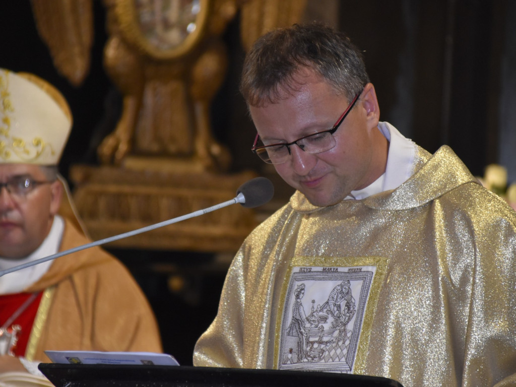 Hołd przed obrazem Matki Boskiej Powstańczej