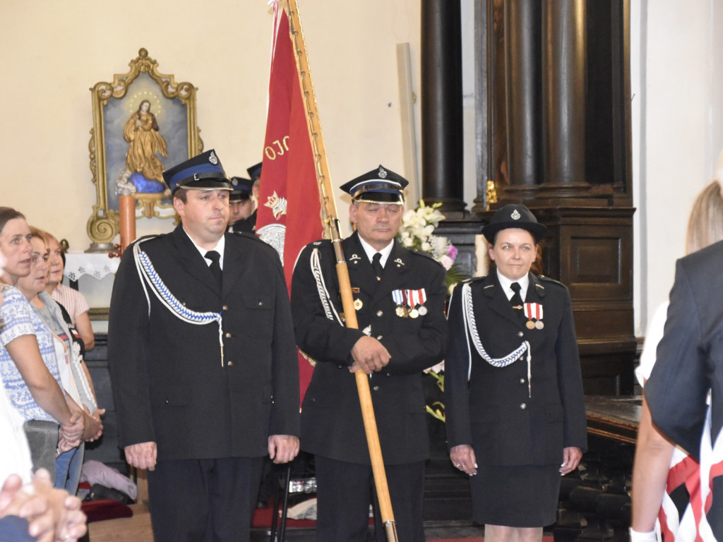 Hołd przed obrazem Matki Boskiej Powstańczej