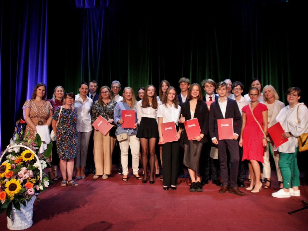 63 wspaniałych prymusów z żyrardowskich szkół