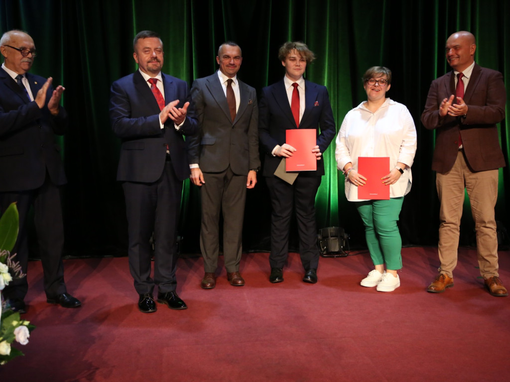 63 wspaniałych prymusów z żyrardowskich szkół