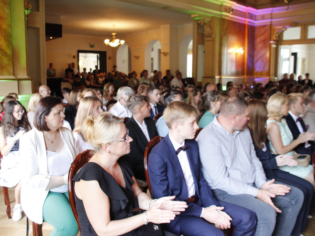 63 wspaniałych prymusów z żyrardowskich szkół